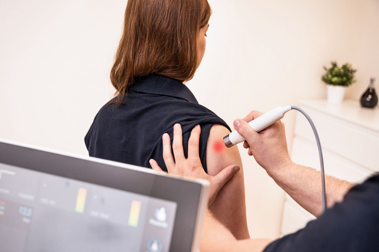 Laser Therapie Lasertherapie Physiotherapie Physiopraxis Physio Physiotherapeut PhysioSchrock Speyer