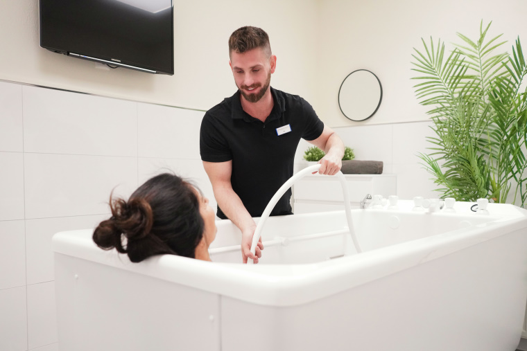 Unterwasserdruckstrahlmassage Unterwassermassage Physiotherapie Physiopraxis Physio Physiotherapeut PhysioSchrock Speyer